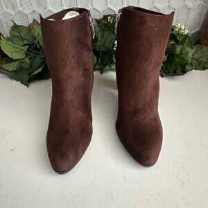 Brown Suede Block Heel Ankle Boots Size 8.5M With Buckle & Zipper
